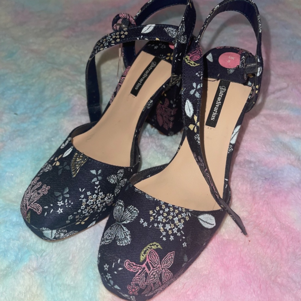 Butterfly heels - Picture 3 of 4